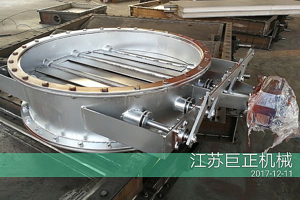 圓形擋板門(直徑190cm),準(zhǔn)備入庫中