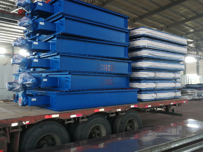 公司擋板門、膨脹節裝車過程中，準備發貨了